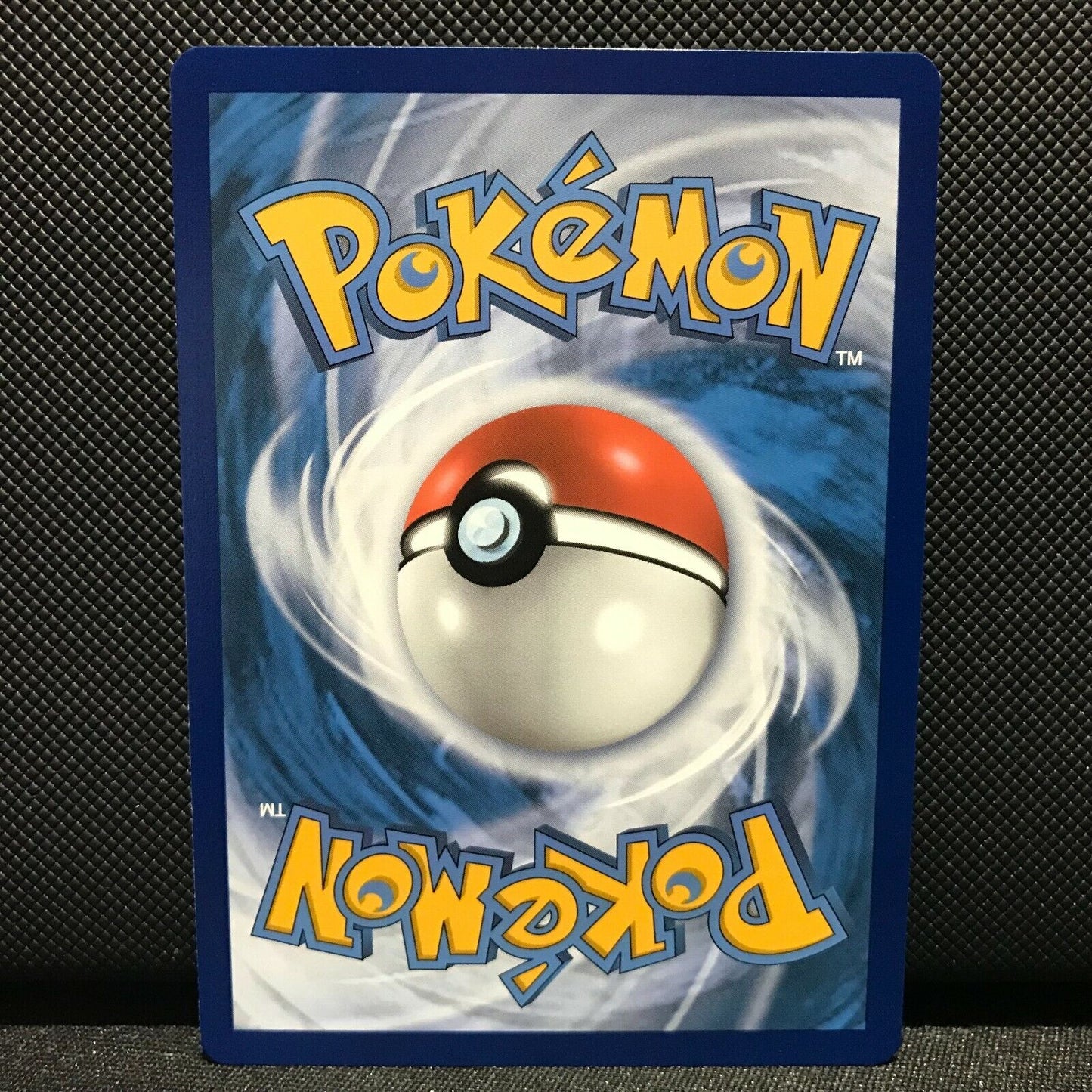 Stoutland 135/203 - Evolving Skies Pokemon Card - NM/Mint