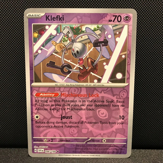 Klefki Reverse Holo 096/198 - SV1EN Base Set Pokemon Card - NM/Mint