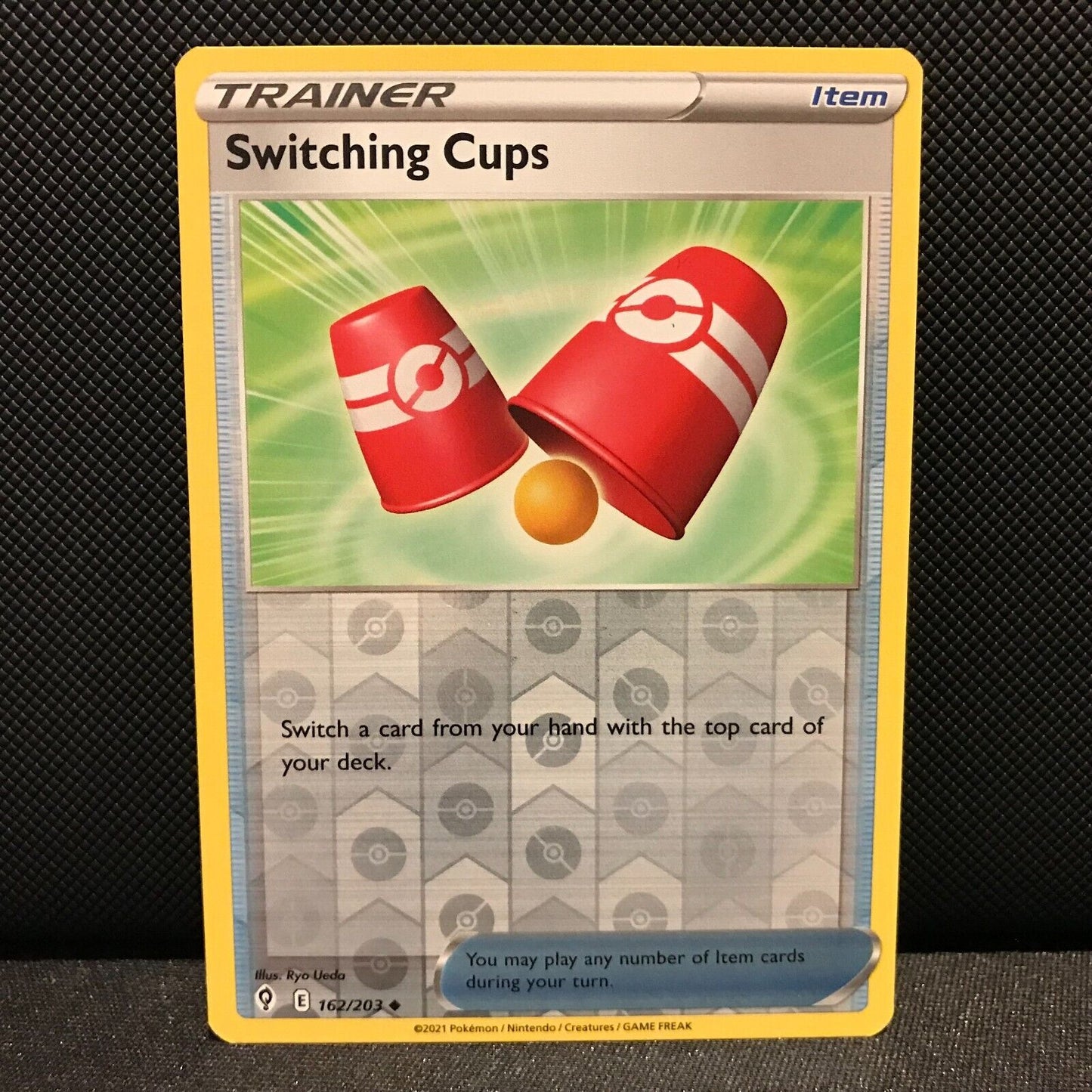 Switching Cups Reverse Holo 162/203 - Evolving Skies Pokemon Card - NM/Mint