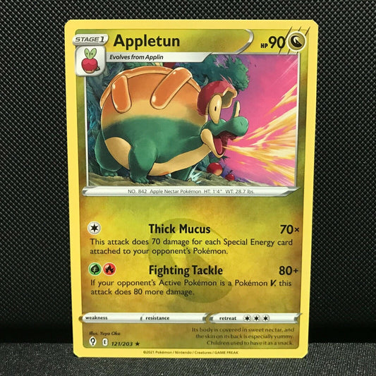 Appletun 121/203 - Evolving Skies Pokemon Card - NM/Mint