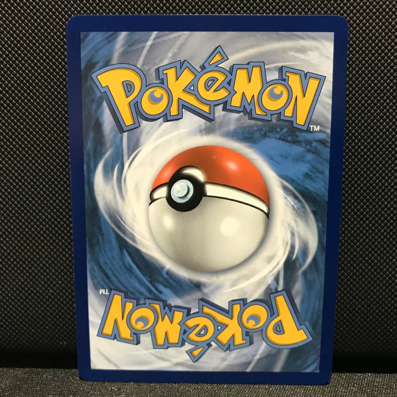 Stoutland Reverse Holo 135/203 - Evolving Skies Pokemon Card - NM/Mint