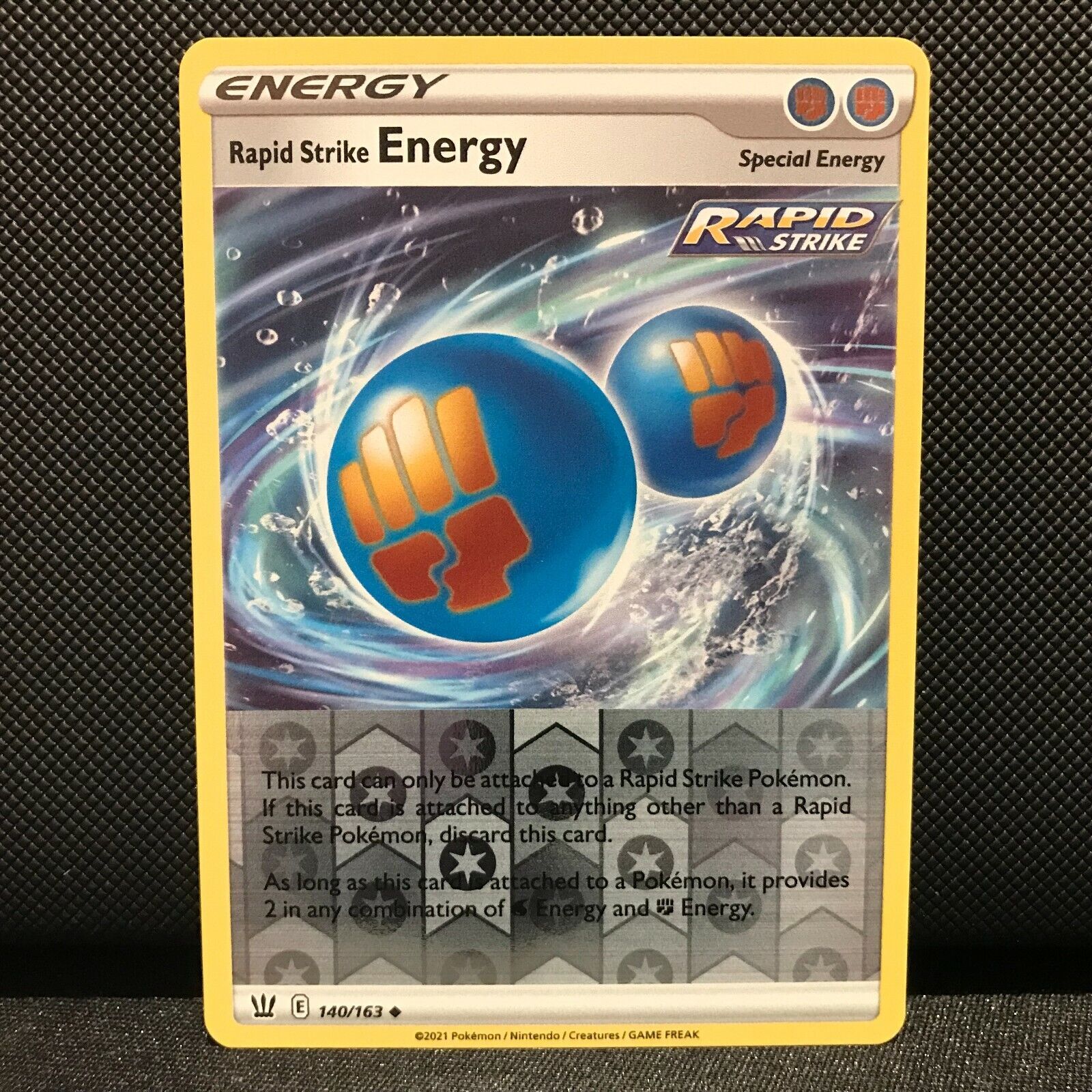 Rapid Strike Energy Reverse Holo 140/163 - Battle Styles Pokemon Card - NM/Mint