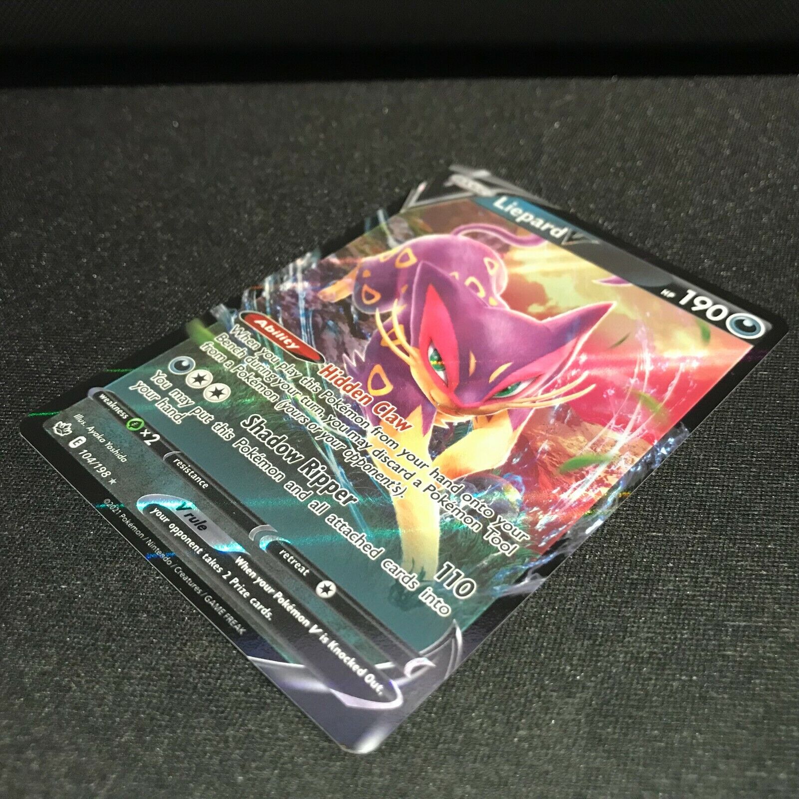 Liepard V 104/198 - Chilling Reign Pokemon Card - NM/Mint