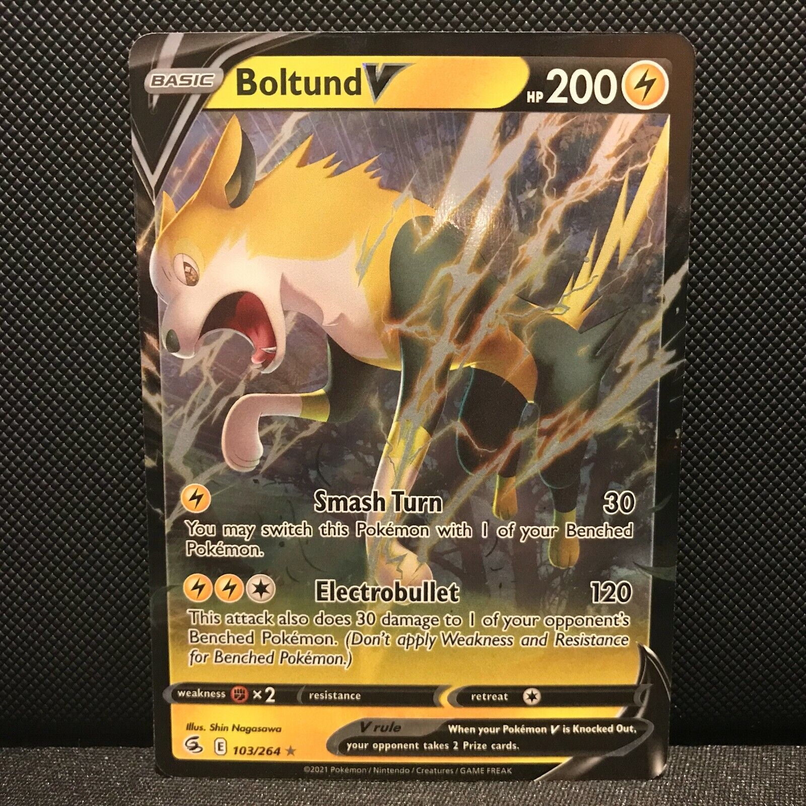 Boltund V 103/264 - Fusion Strike Pokemon Card - NM/Mint