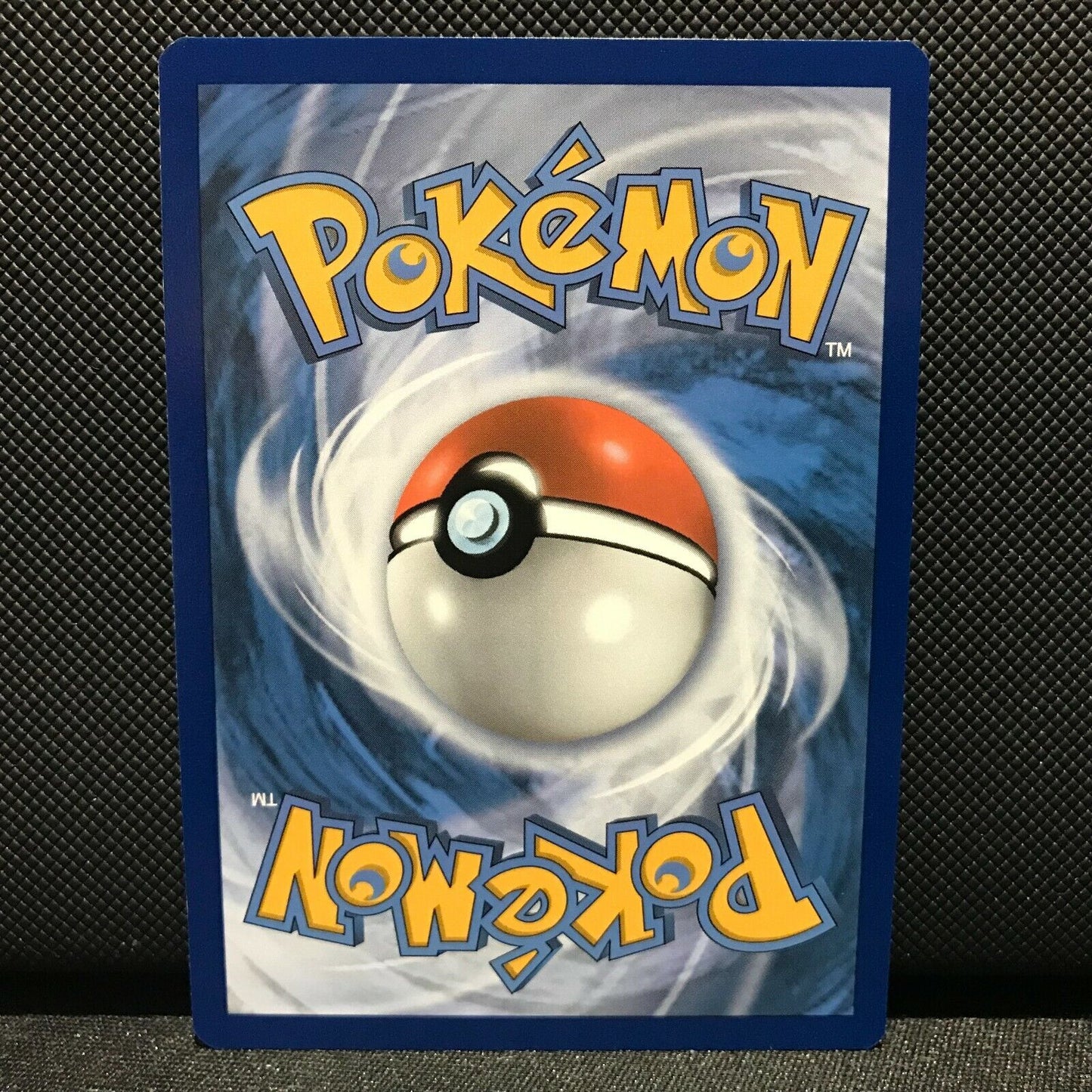 Fletchling Reverse Holo 138/203 - Evolving Skies Pokemon Card - NM/Mint