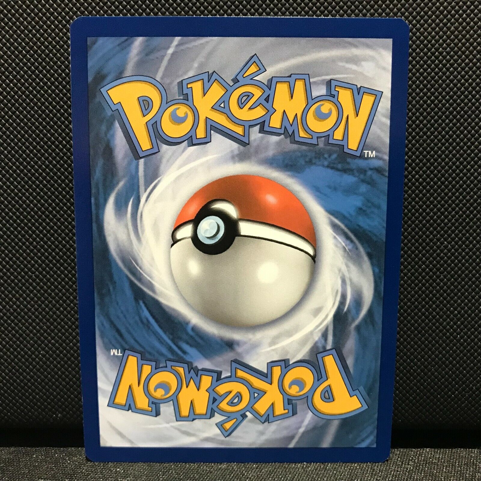 Fletchling Reverse Holo 138/203 - Evolving Skies Pokemon Card - NM/Mint