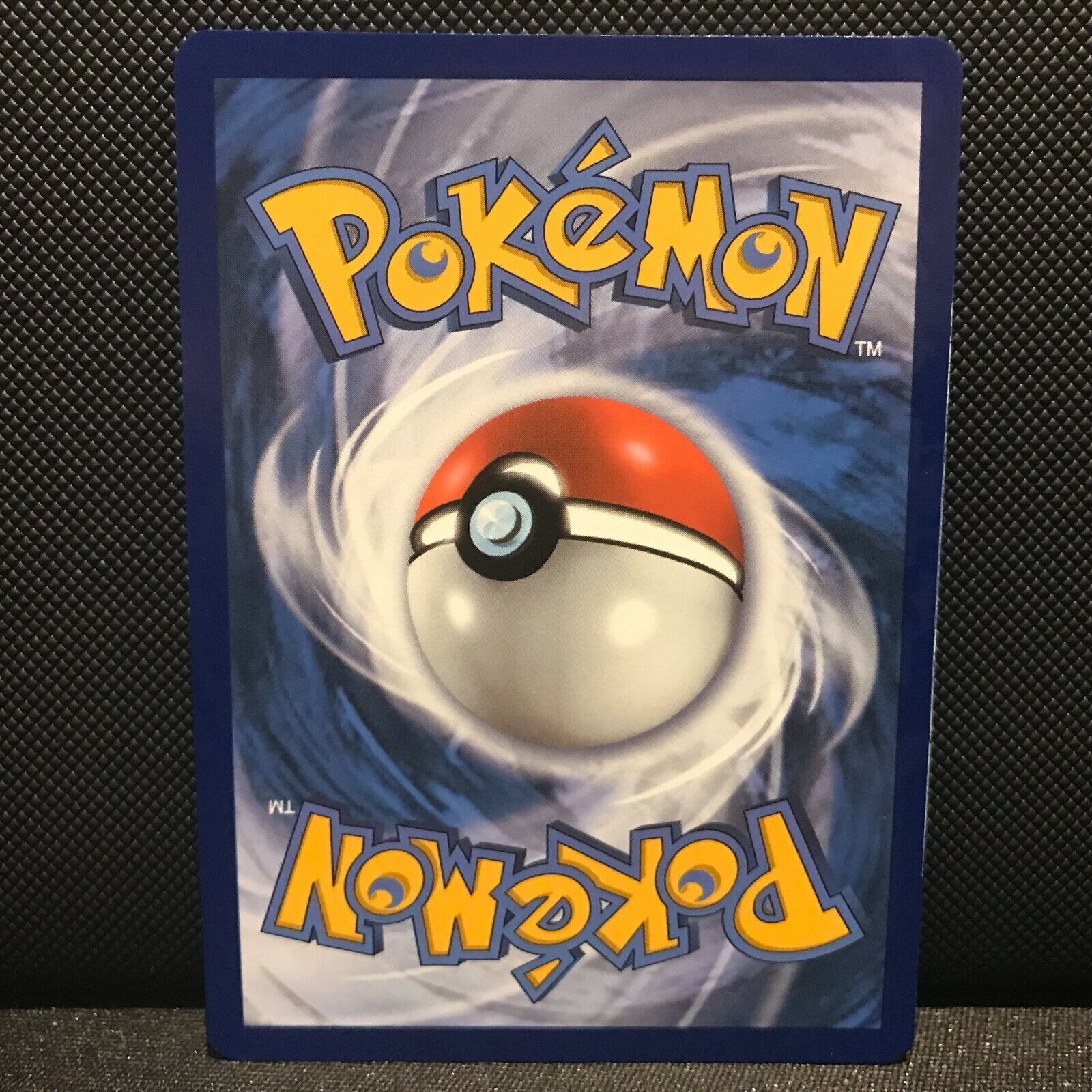 Boltund V 103/264 - Fusion Strike Pokemon Card - NM/Mint