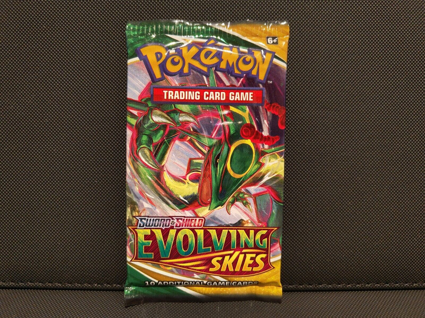 Sword & Shield - Evolving Skies Booster Pack (Random artwork) - Pokemon TCG